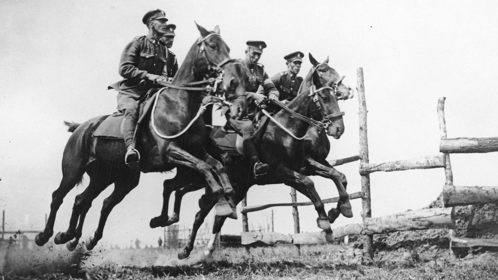 A WW1 British cavalryman riding a horse.