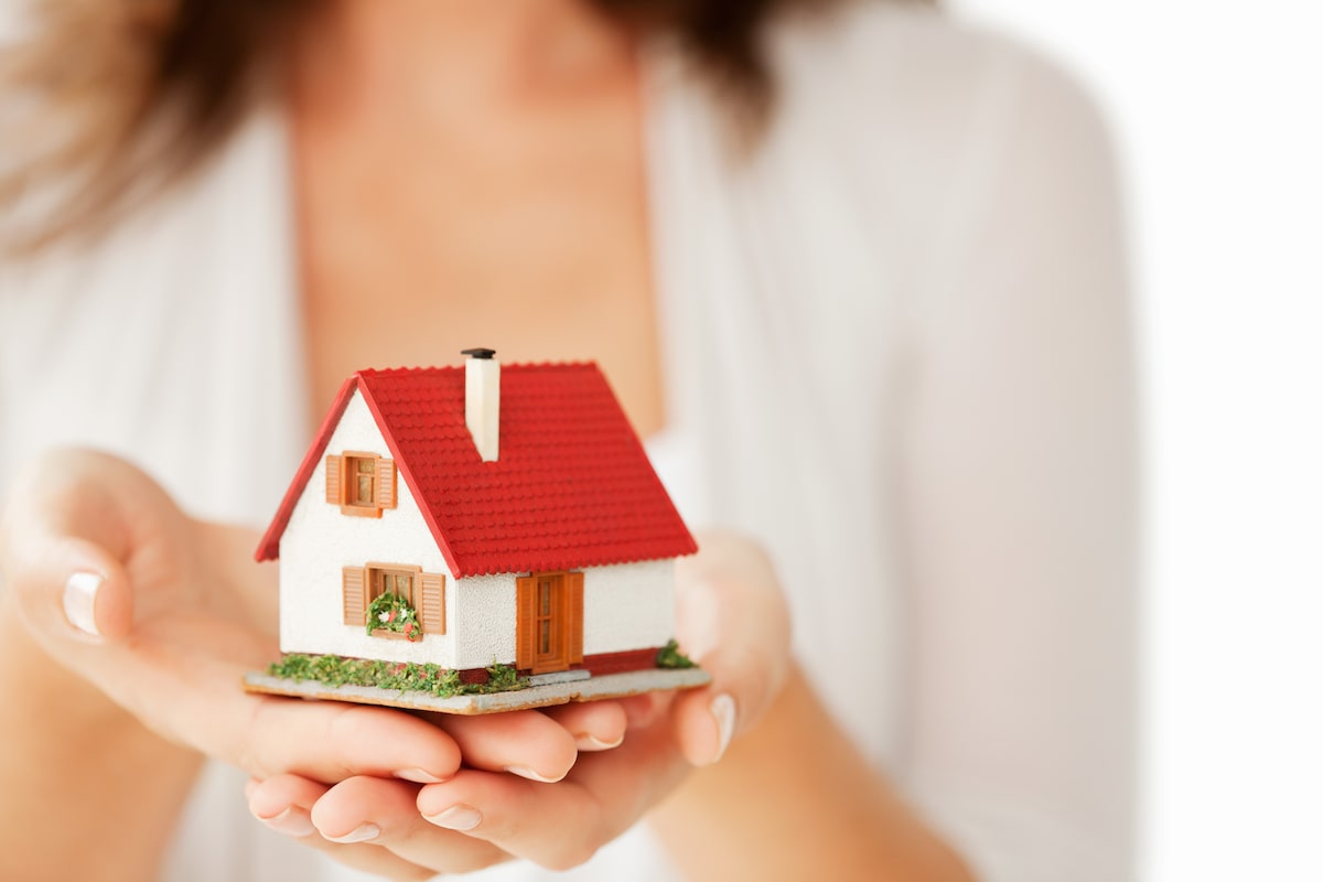 When Canadians lose a parent from afar, managing the estate can get complicated