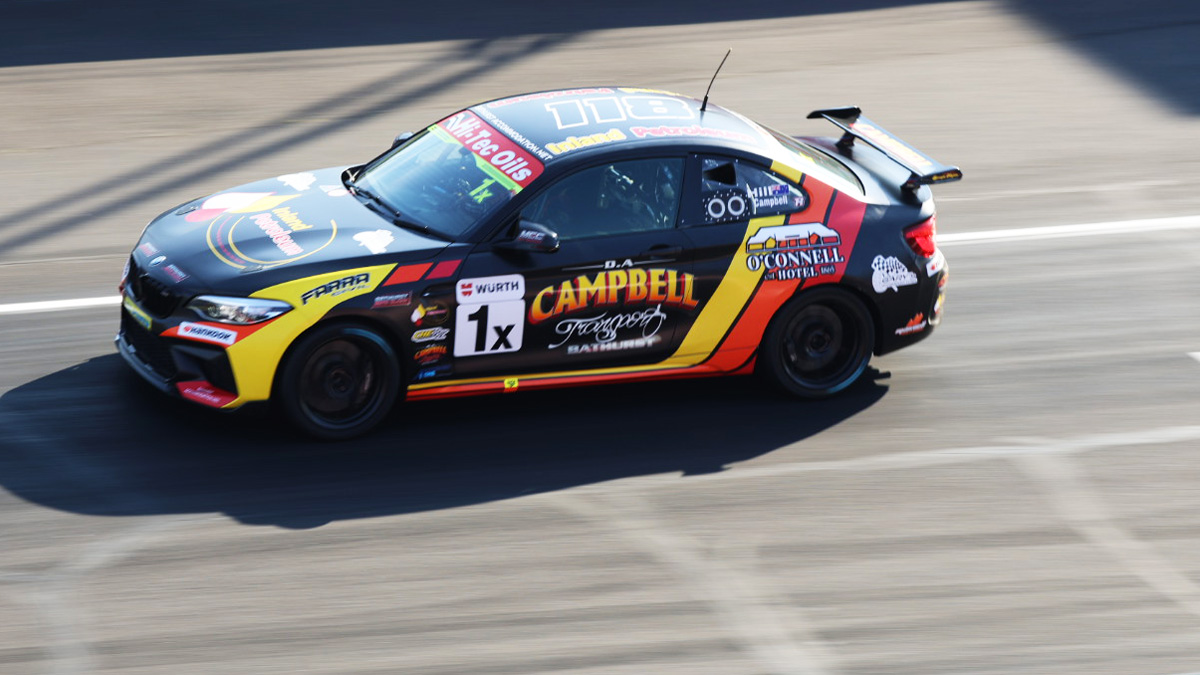 Last-minute driver change for defending champions