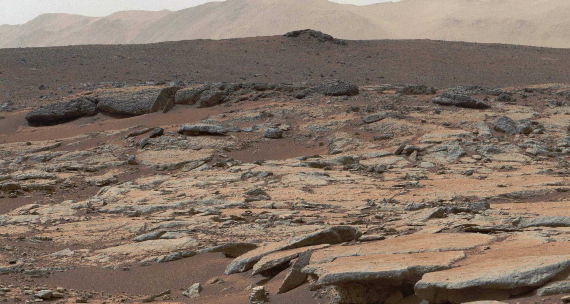 'Bathtub Ring' points to vast ancient ocean on Mars