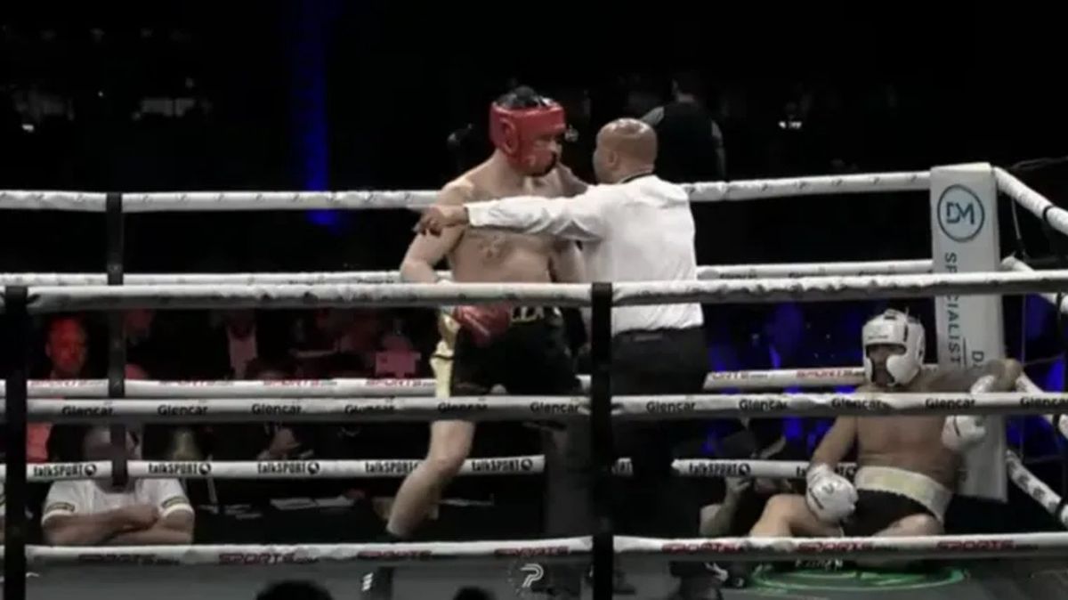 Ex-Premier League star suffers brutal defeat during boxing debut