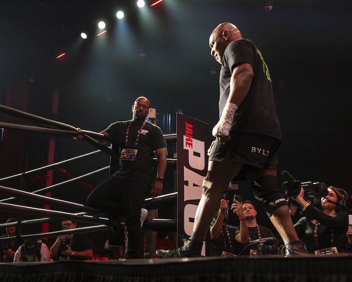 Mike Tyson vs. Joe Frazier, prime for prime, who wins?