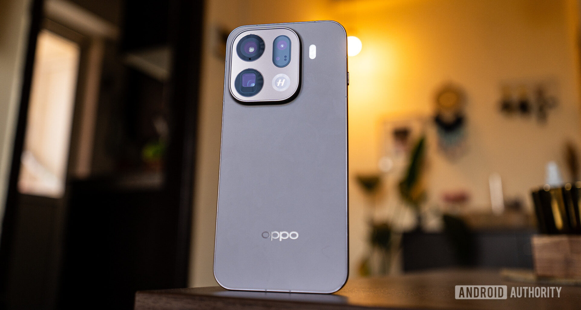 OPPO Find X9 Pro design