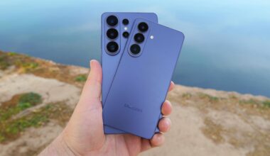 Holding the Galaxy S26 and Galaxy S26 Ultra in the hand.