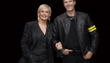 Warm welcome to Melbourne for Jonesy & Amanda as Gold 104.3 kicks survey goals