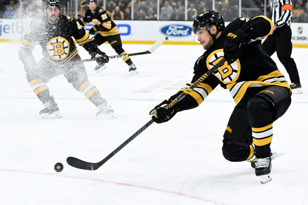Bruins' Viktor Arvidsson Leaves Game With Injury