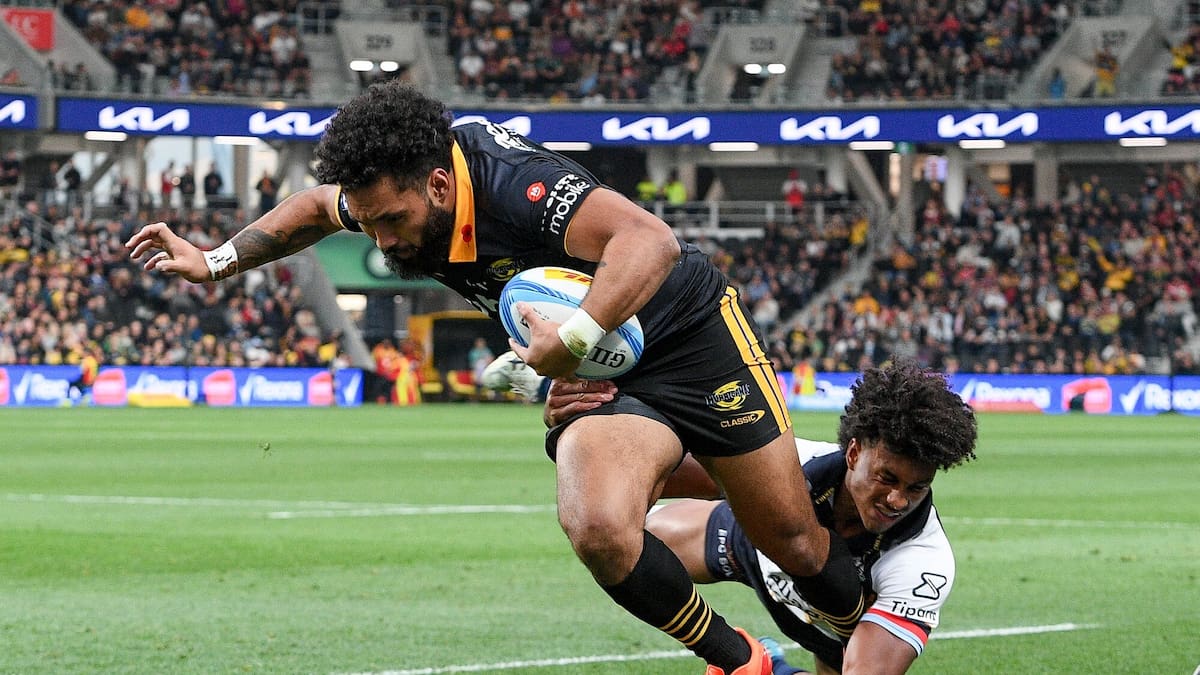 Hurricanes v Brumbies: Fehi Fineaganofo scores four tries as Hurricanes dispatch Brumbies