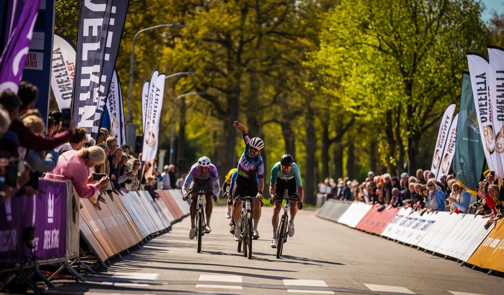 A sprint to the line at Gravel One Fifty with Kamiel Notebaert taking the elite men's win