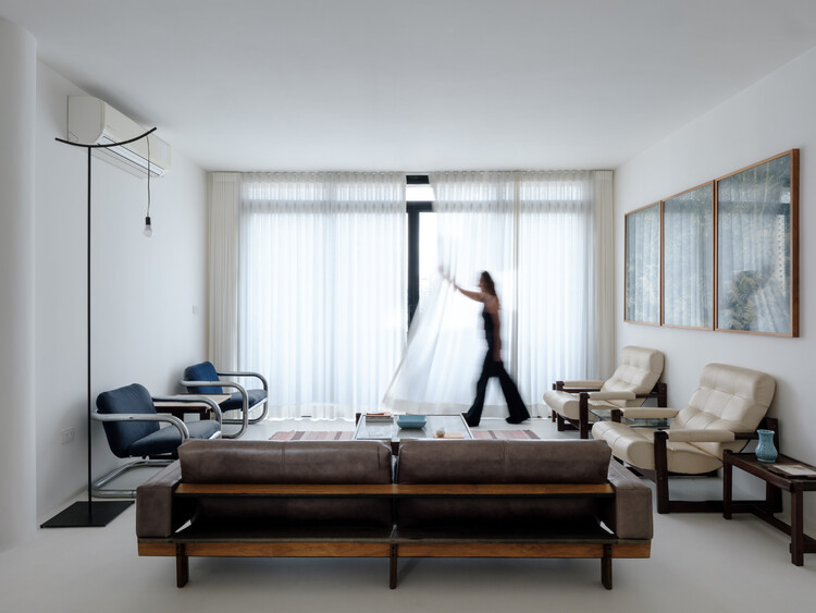 CB's Apartment / Julia Peres.Co Arquitetura - Interior Photography, Living Room, Sofa, Lighting, Chair