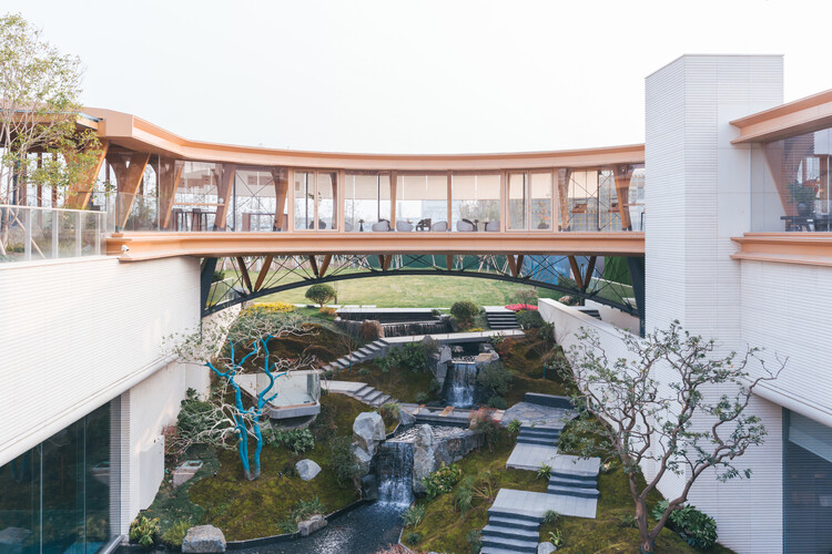 Timber Structure Pedestrian Bridge of Yitaiyipin Garden / GREEN ARCHITECTS + gad - Image 1 of 33