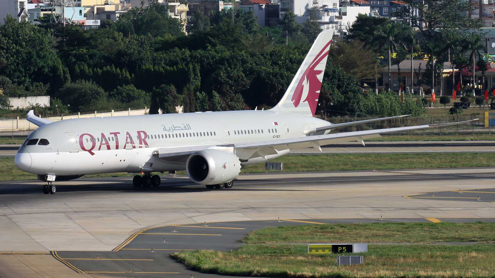 A Boeing 787-8 Dreamliner of Qatar Airways.