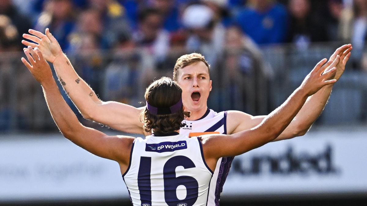 AFL live scores: Fremantle Dockers meet West Coast Eagles in western derby 62