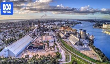 Residents near Adelaide cement plant raise concerns about more plastic being burnt for fuel