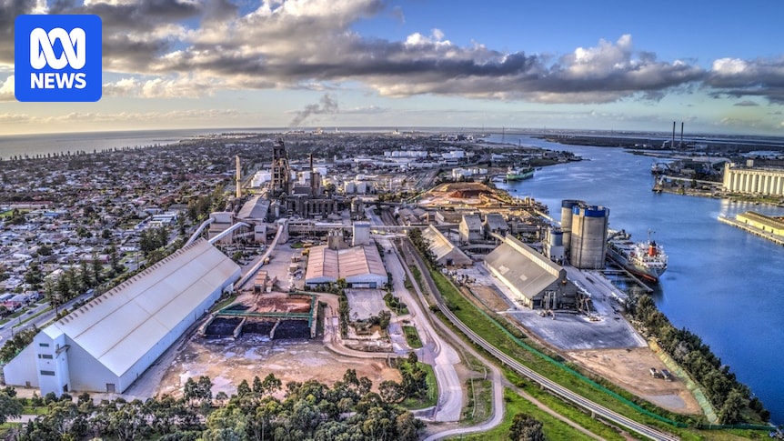 Residents near Adelaide cement plant raise concerns about more plastic being burnt for fuel
