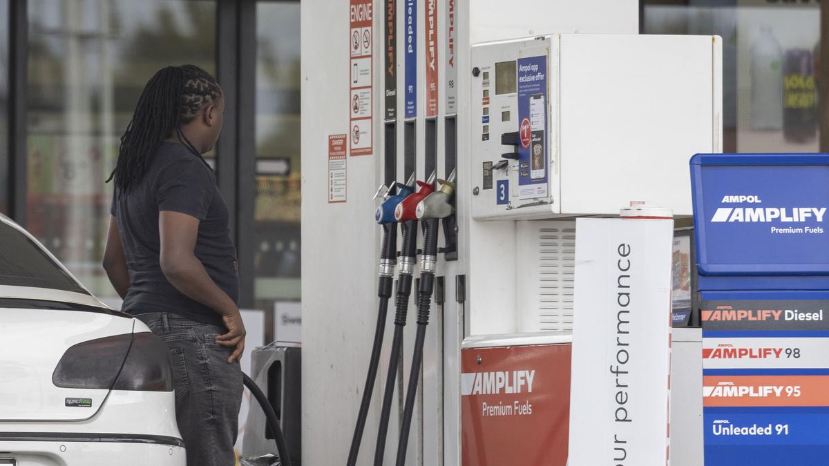 Perth fuel prices: FuelWatch issues alert to motorists to fill up on before prices spike again