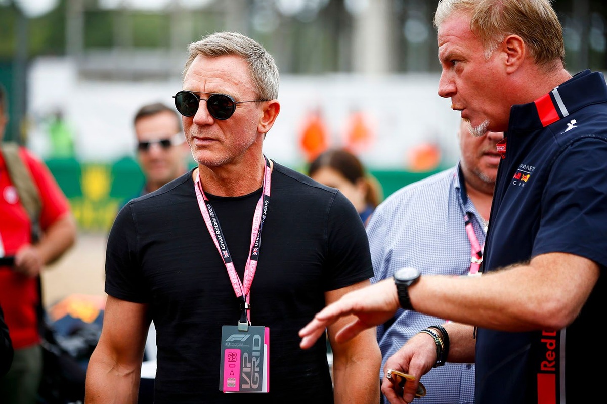 Martin Brundle recalls risky Daniel Craig moment on iconic Formula 1 grid walk