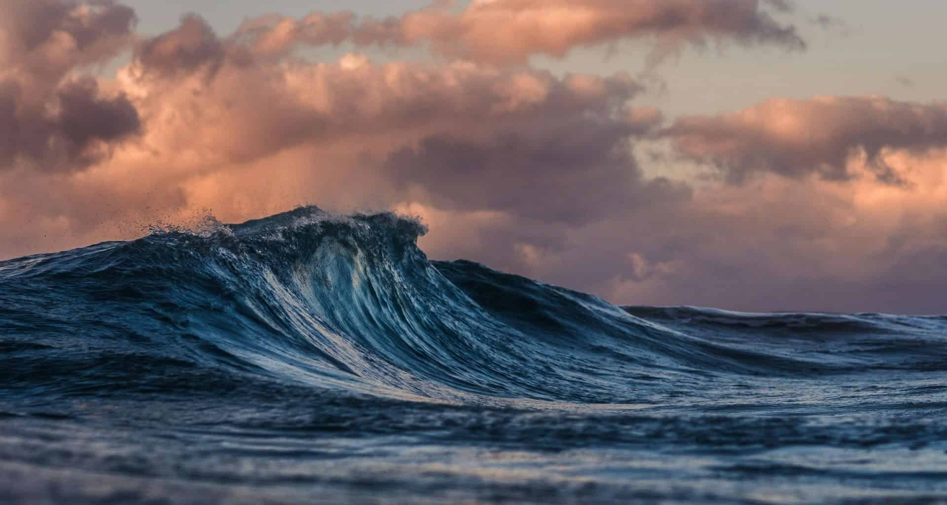 Alien Oceans May Have Waves That Break Every Rule We Know From Earth