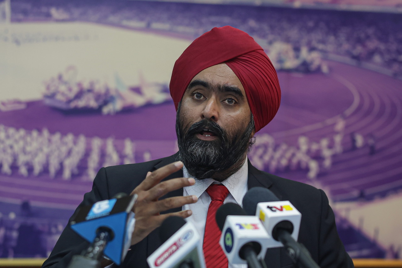 Cycling body seeks common ground as Beasley row escalates