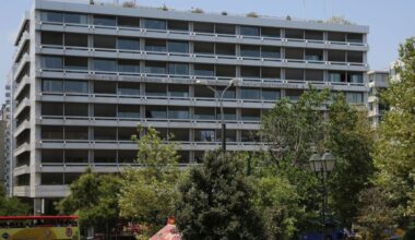 Surplus revenue spread around | eKathimerini.com