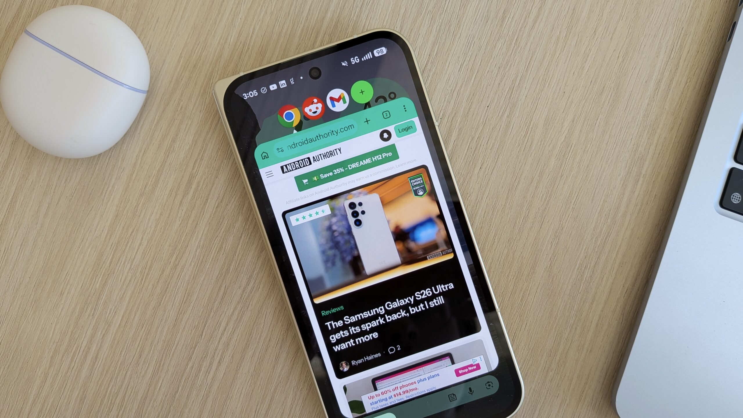 App bubbles in Android 17 Beta 3, running on a Pixel 10 Pro Fold.