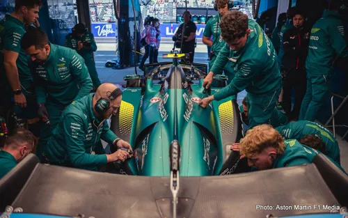 aston martin f1 suzuka mechanics crew engineers-001