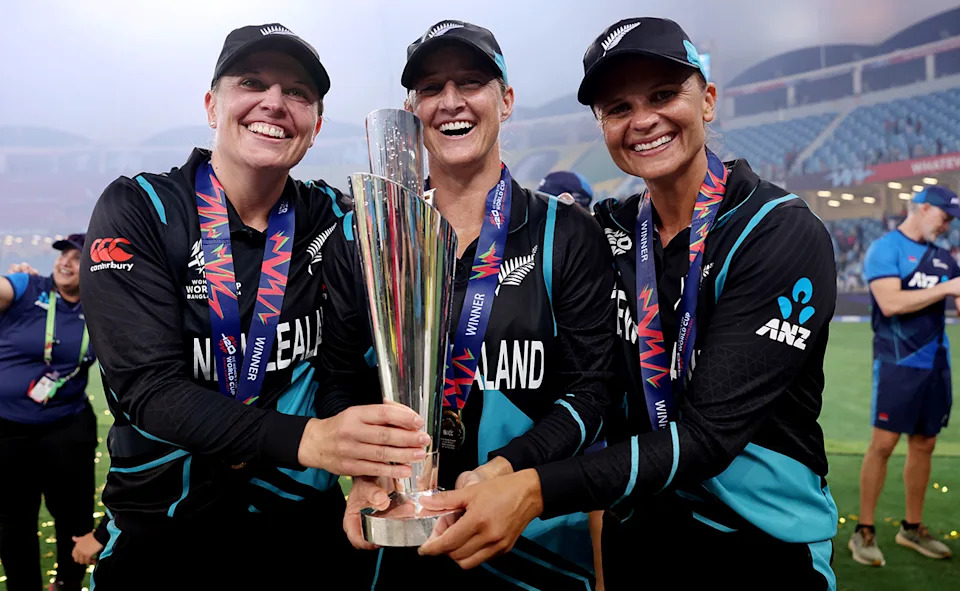 Suzie Bates, pictured here with Lea Tahuhu and Sophie Devine after New Zealand won the T20 World Cup in 2024.