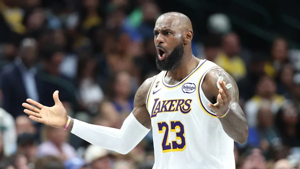 Los Angeles Lakers forward LeBron James against the <a class="link " href="https://sports.yahoo.com/nba/teams/dallas/" data-i13n="sec:content-canvas;subsec:anchor_text;elm:context_link" data-ylk="slk:Dallas;sec:content-canvas;subsec:anchor_text;elm:context_link;itc:0" data-yga="{"yLinkElement":"context_link","yModuleName":"content-canvas","yLinkText":"Dallas","ySubModuleName":"anchor_text","yHasCommerce":false}">Dallas</a> Mavericks.Kevin Jairaj-Imagn Images