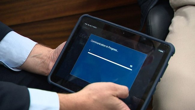 The adaptive system continuously reads brain signals and adjusts the stimulation automatically.