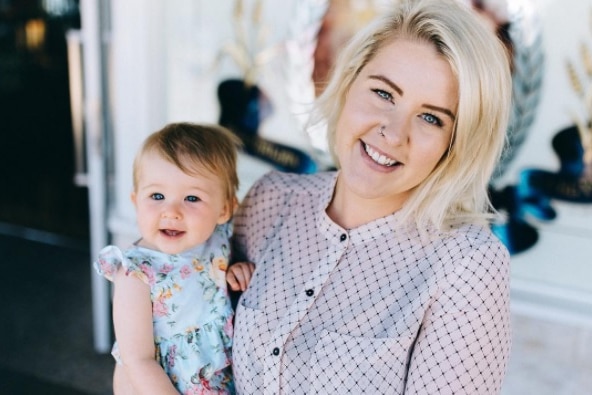 Tessa Dijkgraaf  holding her baby Memphis