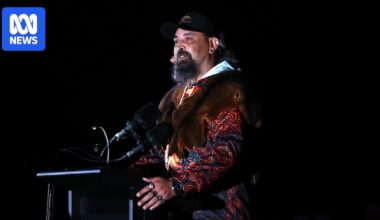 Booing during Welcome to Country at Melbourne, Sydney and Perth Anzac Day services draws condemnation