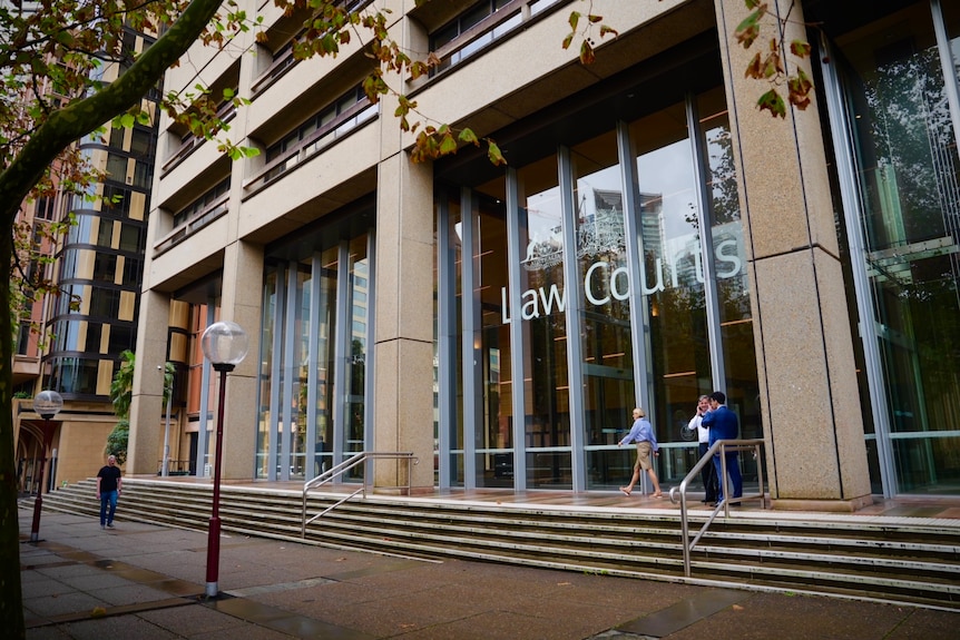 The exterior of a court house.