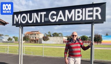 Mount Gambier locals hope for rail return following Qantas flight suspension
