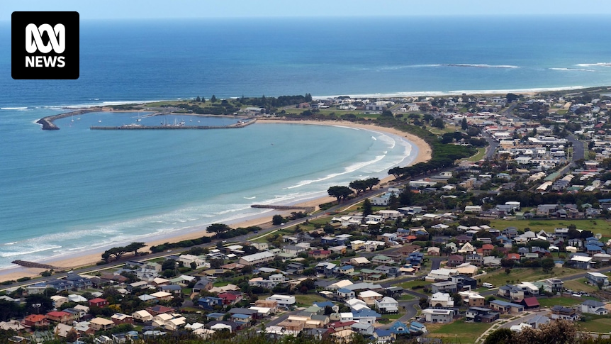 Victoria's short-stay levy may be contributing to drop in holiday rental growth, data suggests