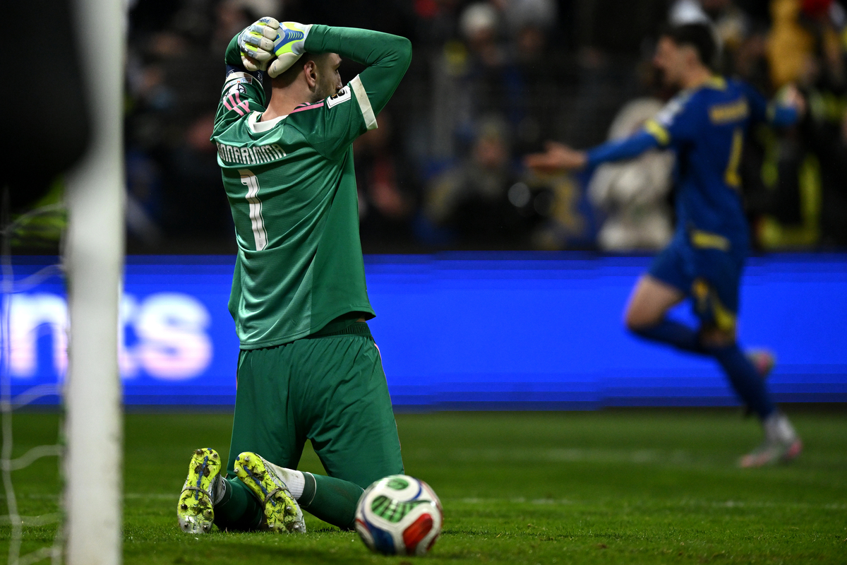 ZENICA, BOSNIA AND HERZEGOVINA - MARCH 31: Gianluigi Donnarumma of Italy shows his dejection after the FIFA World Cup 2026 European Qualifiers KO play-offs match between Bosnia & Herzegovina and Italy at Stadion Bilino Polje on March 31, 2026 in Zenica, Bosnia and Herzegovina. (Photo by Getty Images/Getty Images)