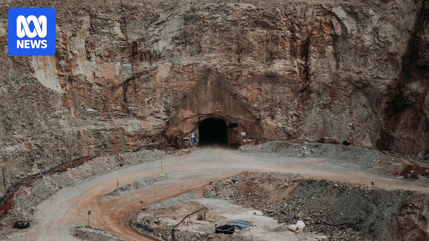 WorkSafe investigates fatal crash on mine access road in WA's Goldfields