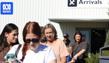 Fuel crisis hits WA tourist route as Jetstar suspends Sydney-Busselton flights