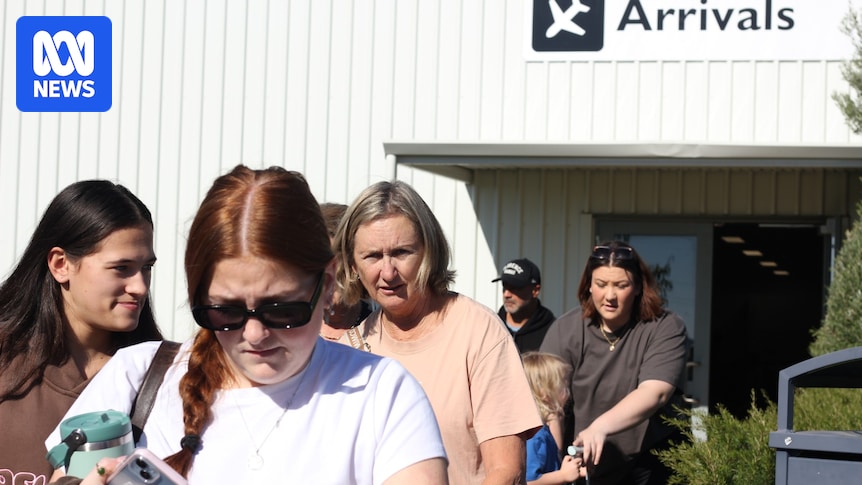 Fuel crisis hits WA tourist route as Jetstar suspends Sydney-Busselton flights