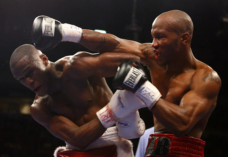 LAS VEGAS - APRIL 08:  (R-L) Zab Judah throws a right as Floyd Mayweather ducks under during the Welterweight Championship fight at Thomas & Mack Arena on April 8, 2006 in Las Vegas, Nevada.  (Photo by Al Bello/Getty Images)