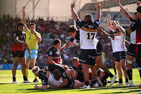 Liam Bowron scores for the Brumbies in their win over the Crusaders.