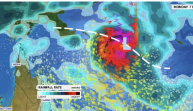 Second cyclone in weeks threatens Aus