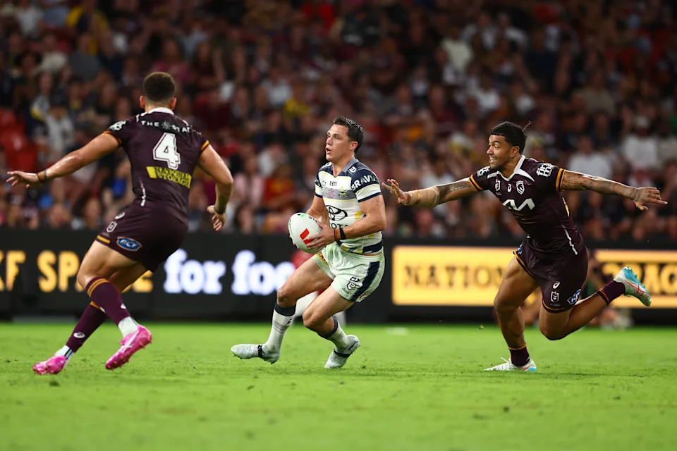 Scott Drinkwater runs the ball.