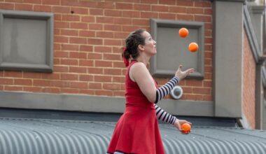 Fremantle International Street Arts Festival: Traffic stops as Freo lit up with street performers