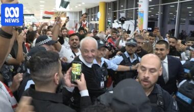 Graham Arnold mobbed by Iraqi Australians at Sydney Airport, after qualifying for World Cup