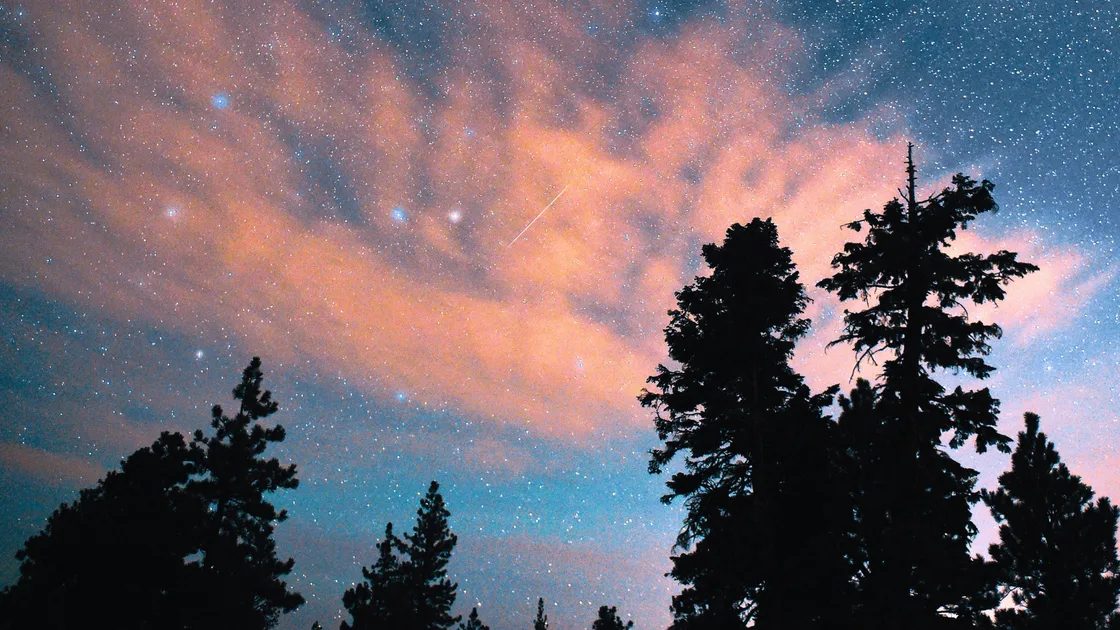 When & Where To See Australia’s Lyrid Meteor Shower Tonight