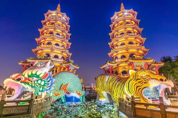 The  Tiger and Dragon pagodas are a must-see attraction in the southern Taiwanese city of Kaohsiung.