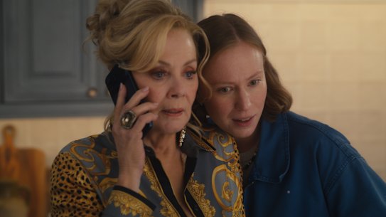 The best dysfuntional pairing since The Odd Couple: Jean smart as Deborah and Hannah Einbinder as Ava.