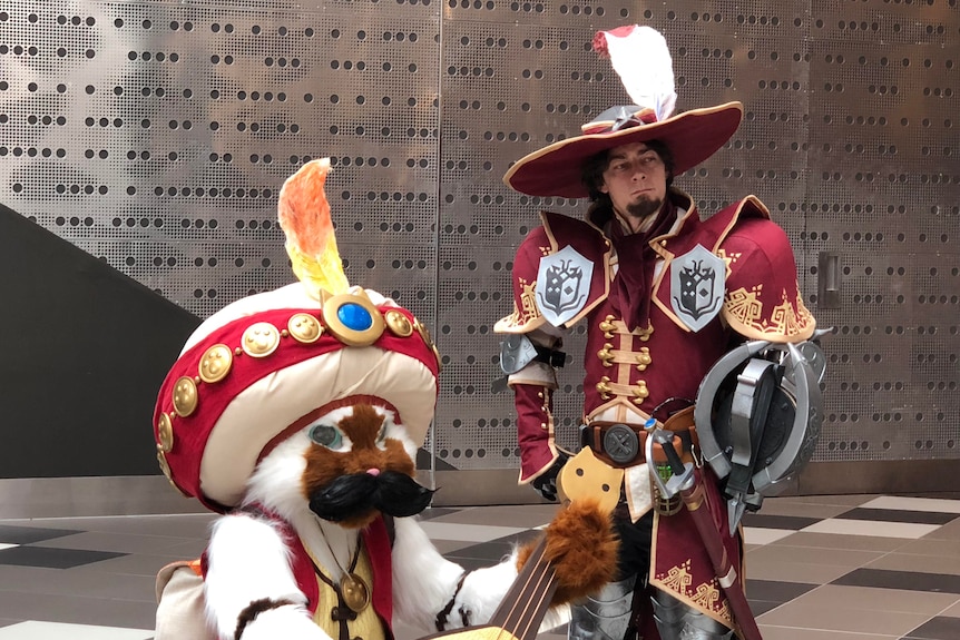 Two cosplayers from Monster Hunter