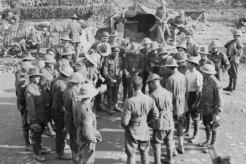 Diggers playing two-up