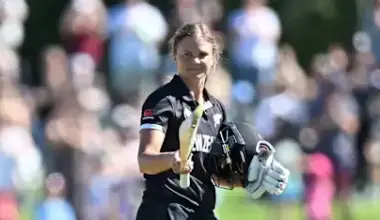 Suzie Bates makes it back-to-back fifties