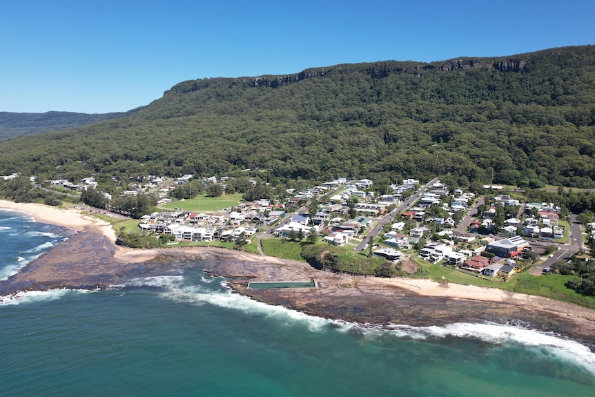 Northern suburbs of Wollongong including escarpment and Coledale Rock Pool